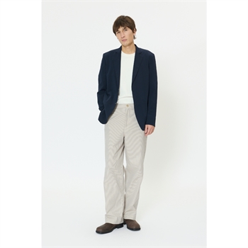 Moderne og stilren blazer i navy fra Matinique