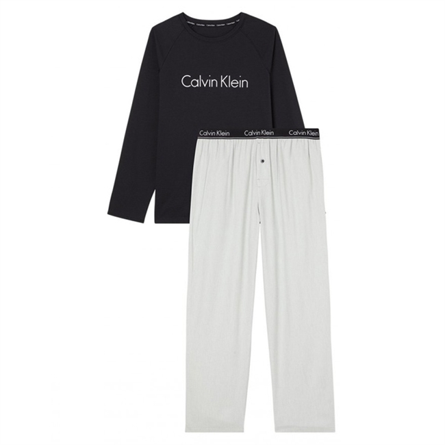 Calvin Klein pyjamassen med Sort langærmet trøje og lys grå bukser